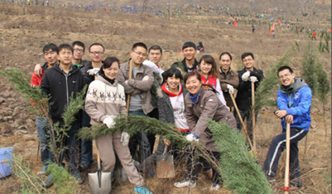 河南依诺参加2013年度全民义务植树活动