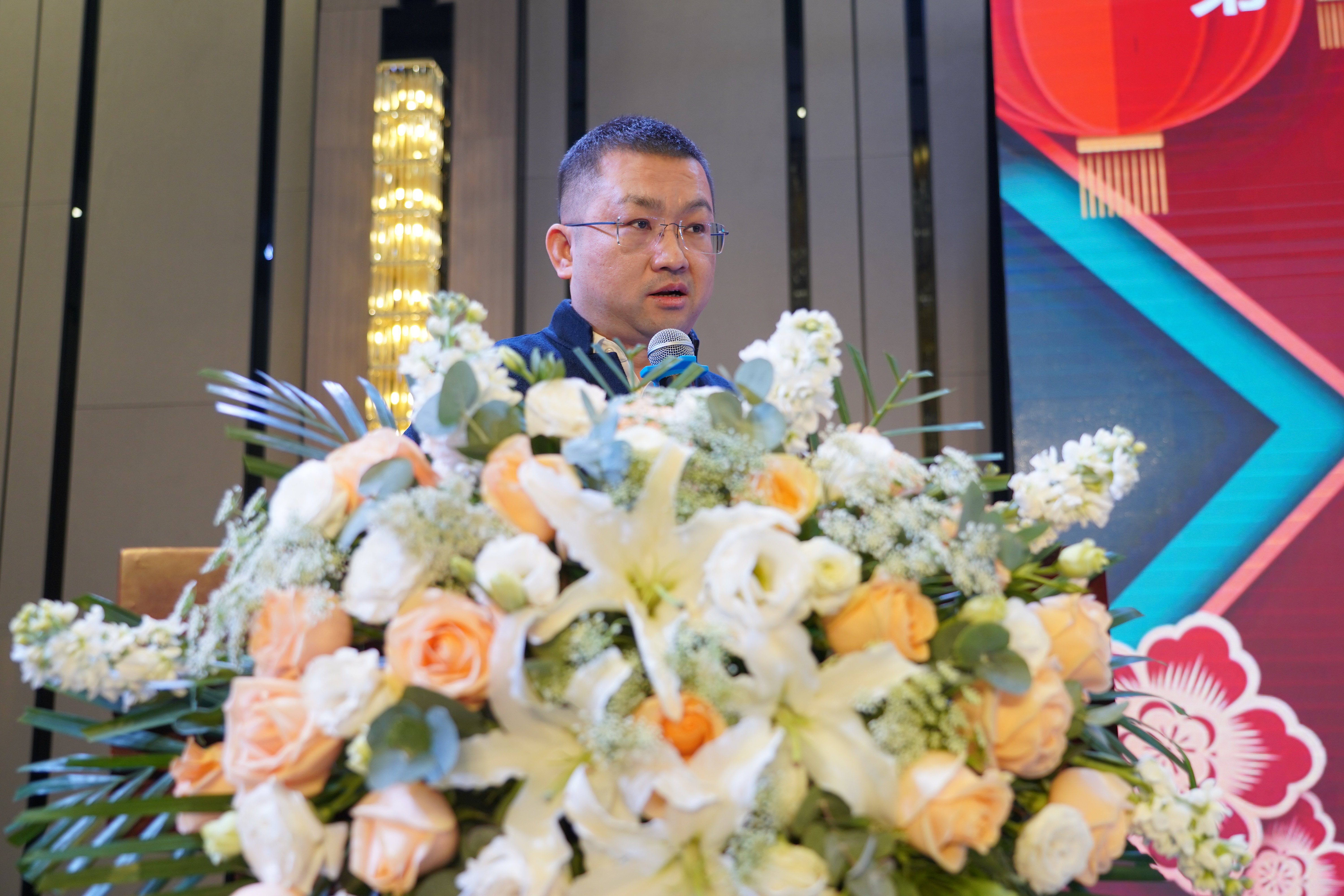 客服部副总做述职报告